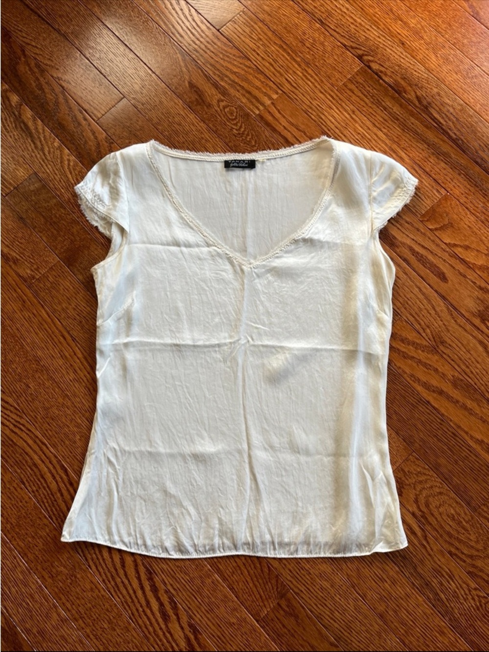 Tahari cream silk short sleeve blouse